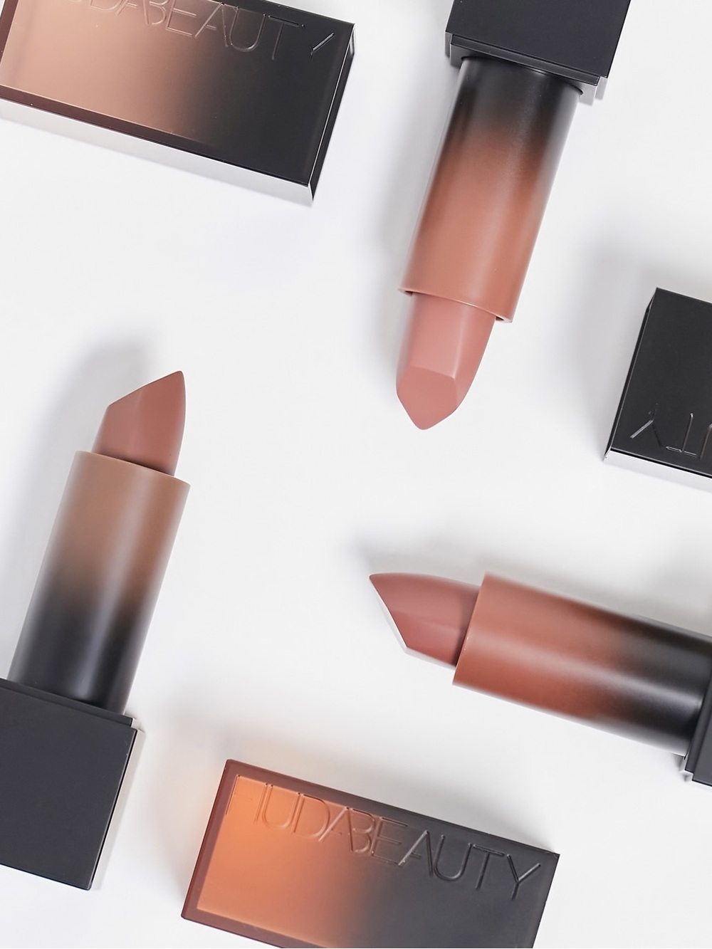 Huda Beauty Bossy Browns Cream Glow Lipstick- Goal Digger - Picture 4 of 5